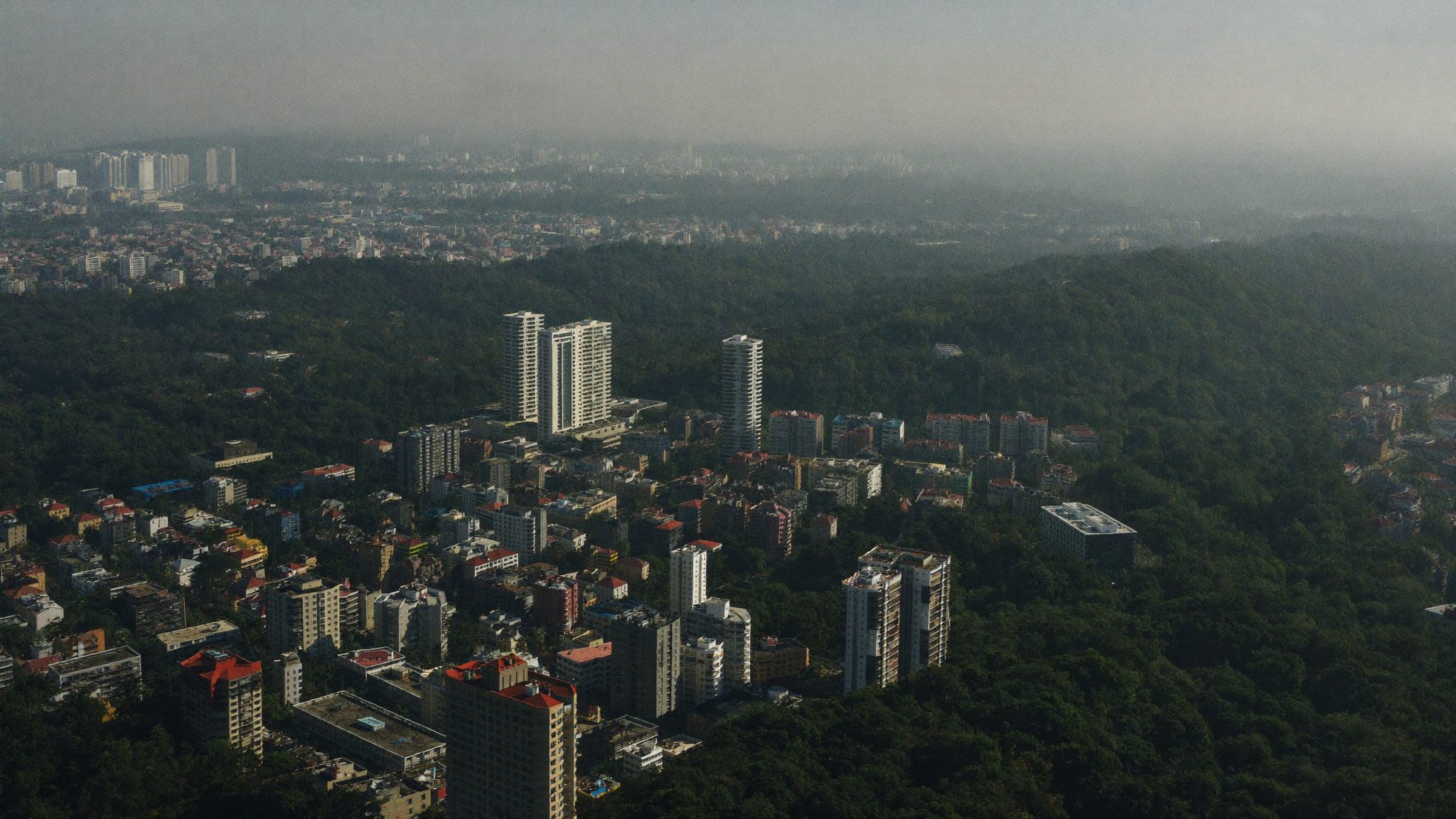 Pemandangan udara garis langit kota Surabaya