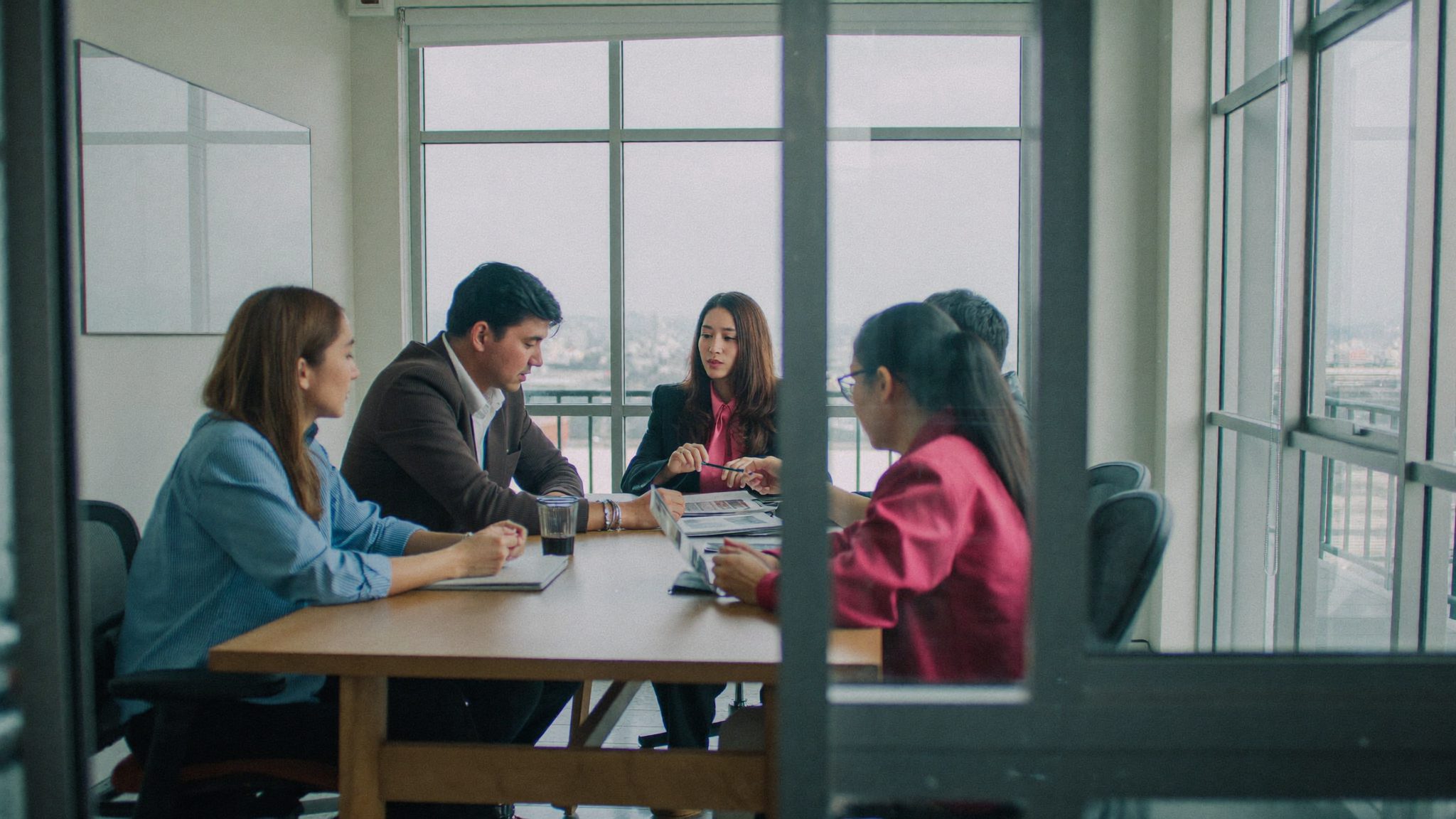 Ruang rapat kantor Properti Surabaya di Genteng